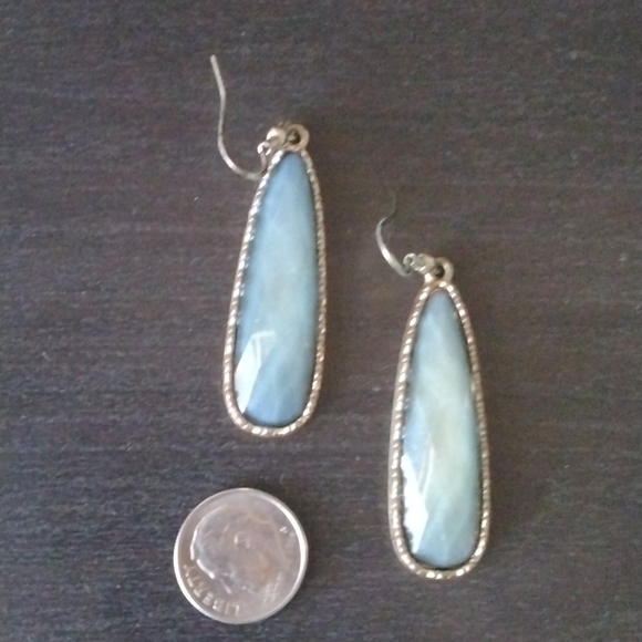 🎉 Bundle 3 for $15 🎉 Gorgeous Light Blue Faceted cut Tear Drop Earrings - Picture 3 of 4